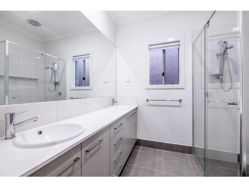 22 Turano Way, Clyde North VIC 3978