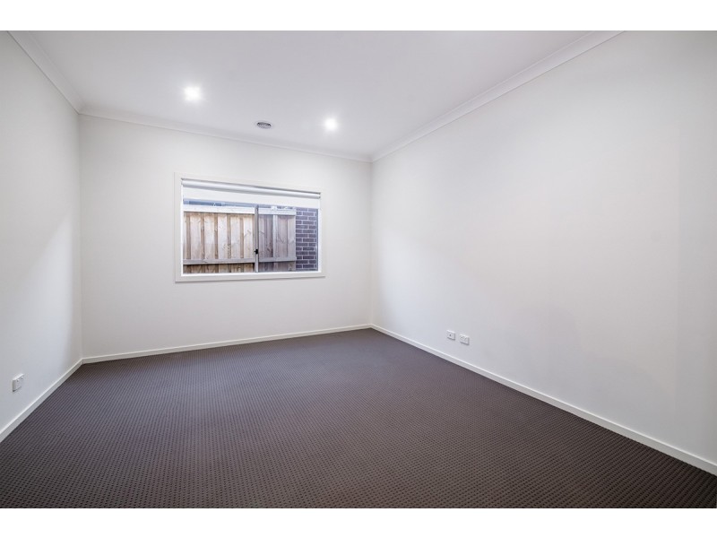 22 Turano Way, Clyde North VIC 3978