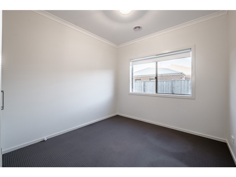 22 Turano Way, Clyde North VIC 3978