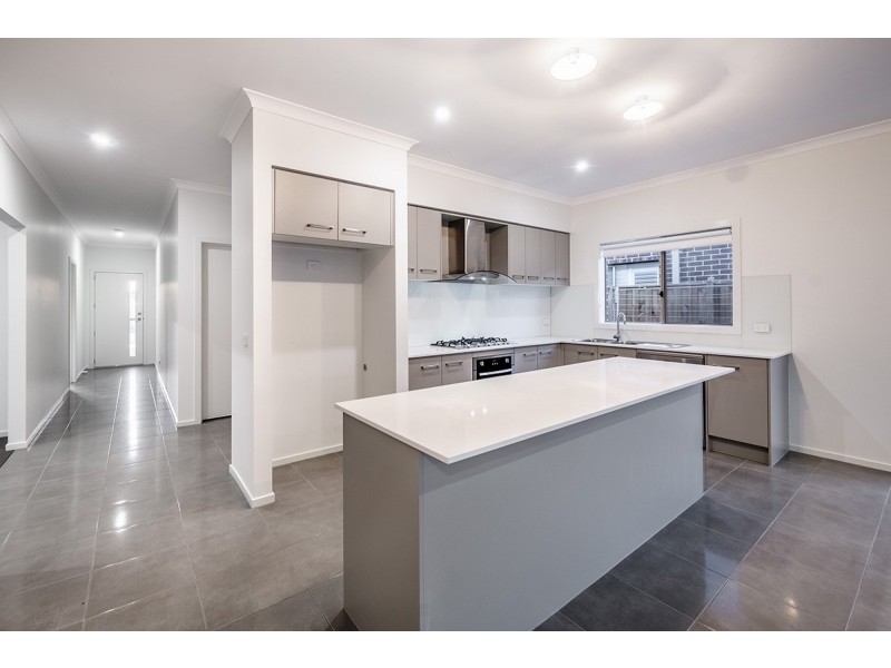 22 Turano Way, Clyde North VIC 3978