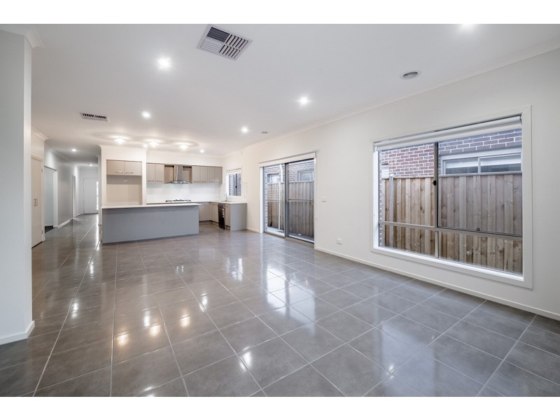 22 Turano Way, Clyde North VIC 3978