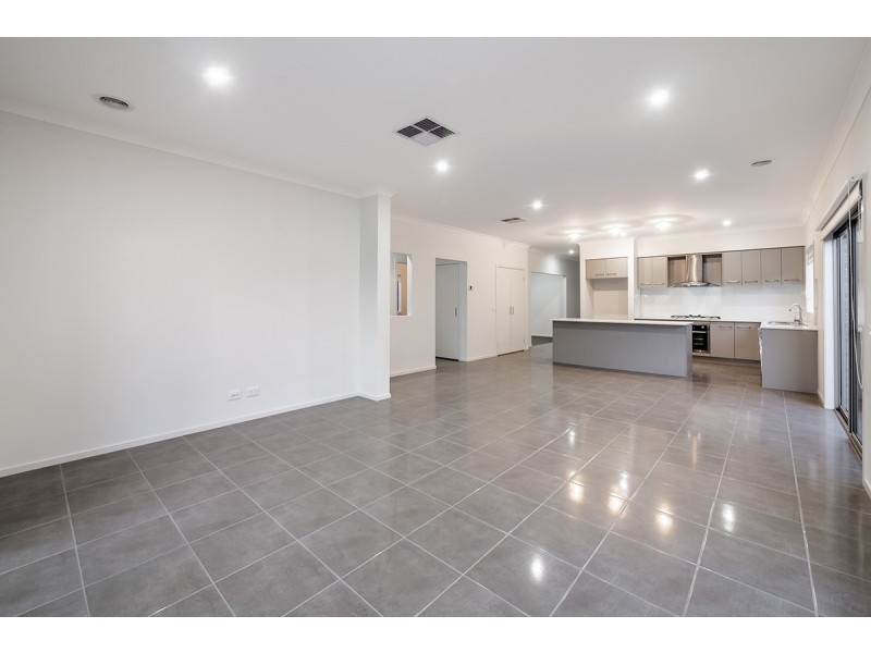 22 Turano Way, Clyde North VIC 3978