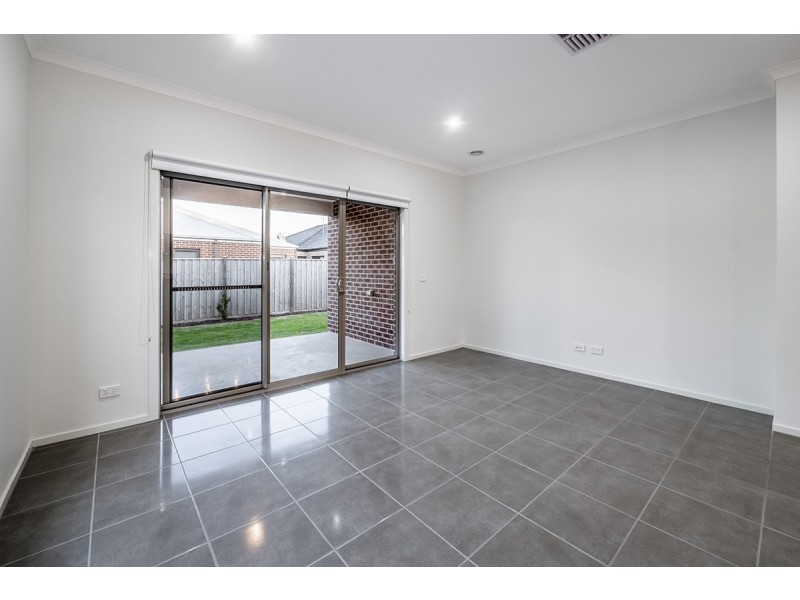 22 Turano Way, Clyde North VIC 3978
