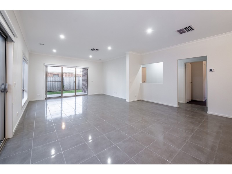 22 Turano Way, Clyde North VIC 3978