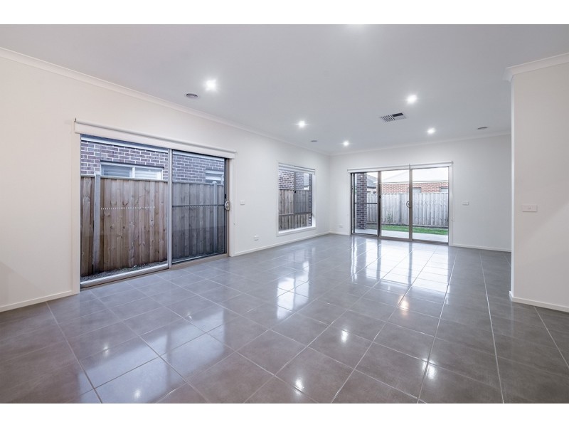 22 Turano Way, Clyde North VIC 3978