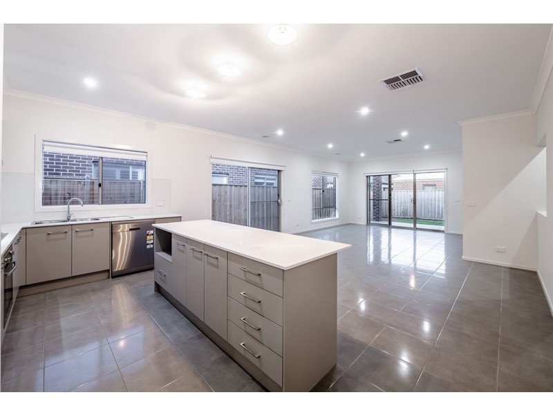 22 Turano Way, Clyde North VIC 3978