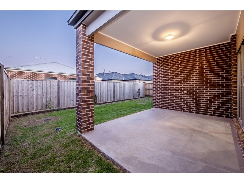 22 Turano Way, Clyde North VIC 3978