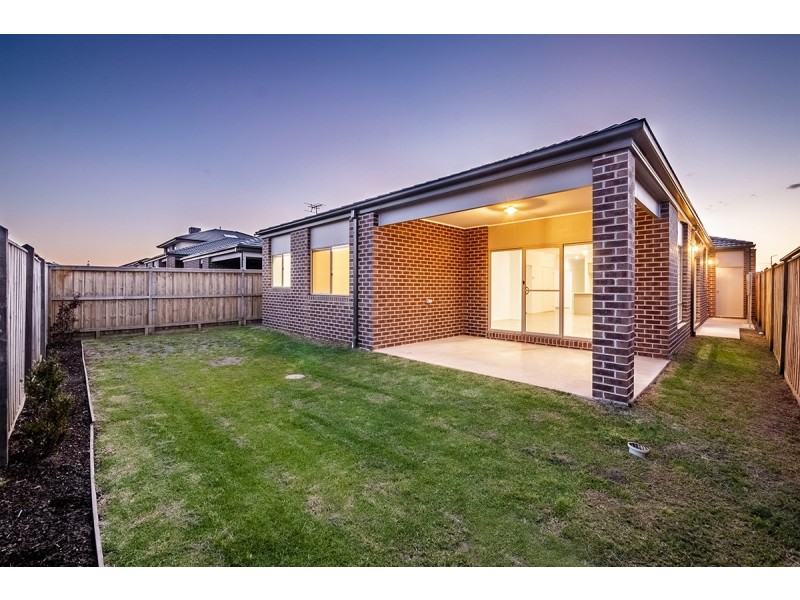 22 Turano Way, Clyde North VIC 3978