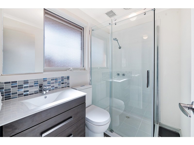 18 Rosalie Avenue, Cranbourne VIC 3977