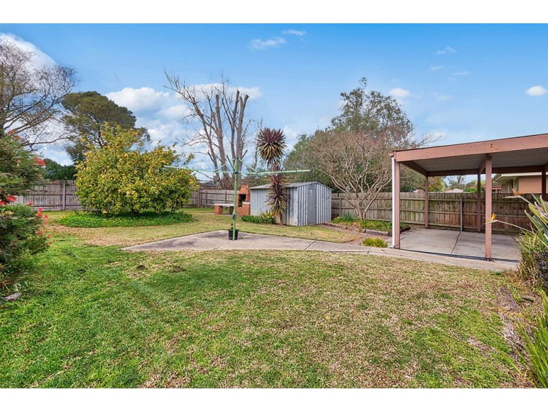 18 Rosalie Avenue, Cranbourne VIC 3977