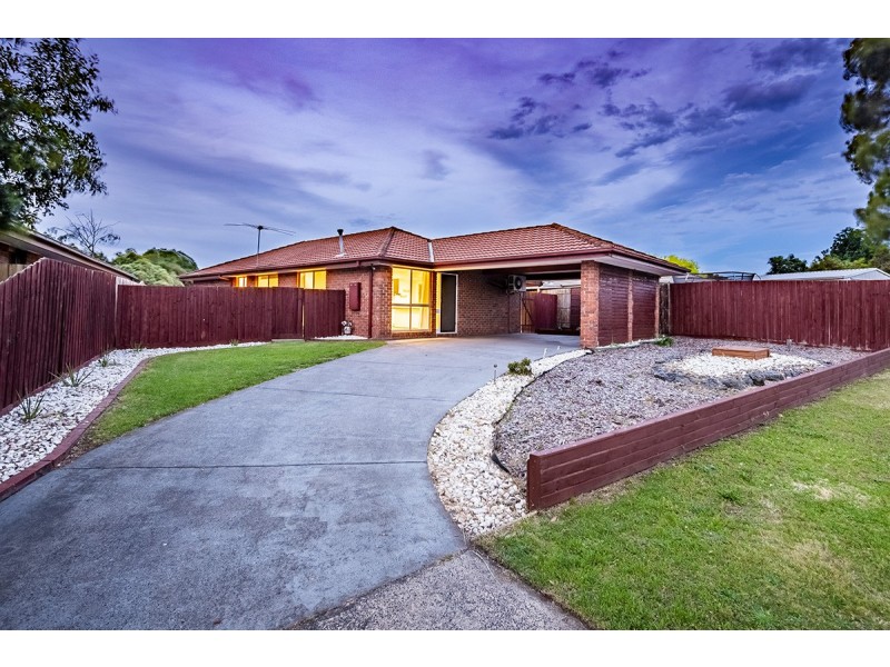 13 Frances Crescent, Cranbourne North VIC 3977