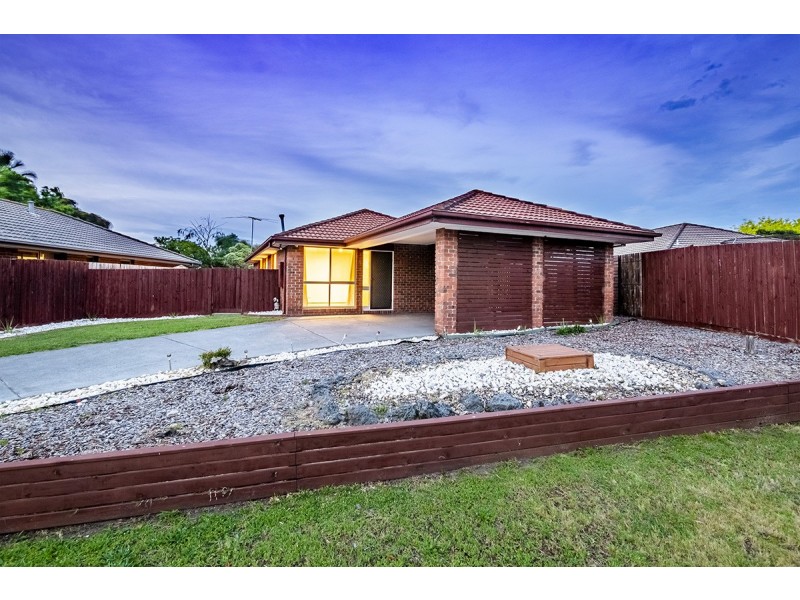 13 Frances Crescent, Cranbourne North VIC 3977