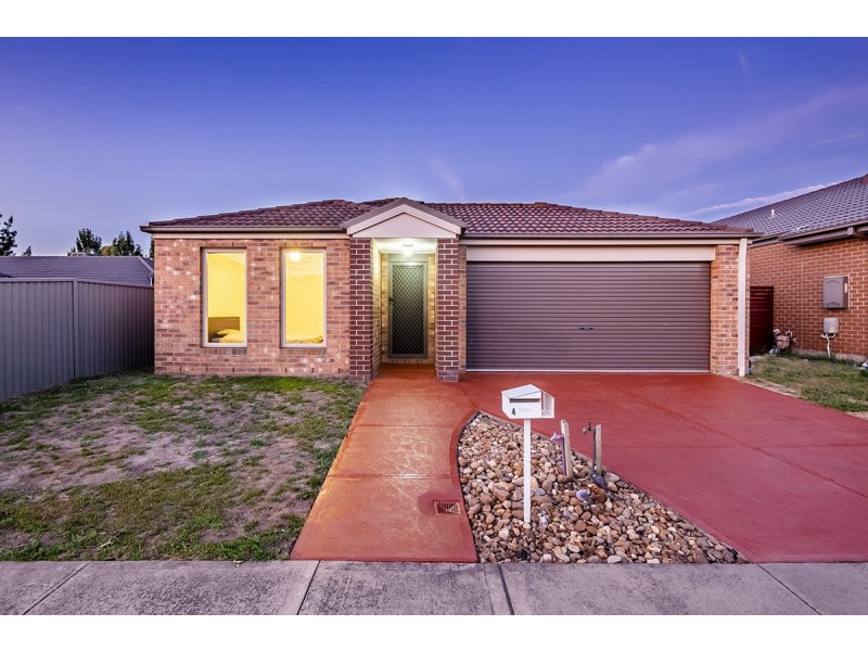 4 Monmouth Road, Cranbourne East VIC 3977