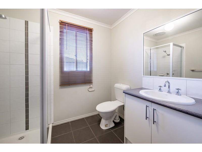 4 Monmouth Road, Cranbourne East VIC 3977
