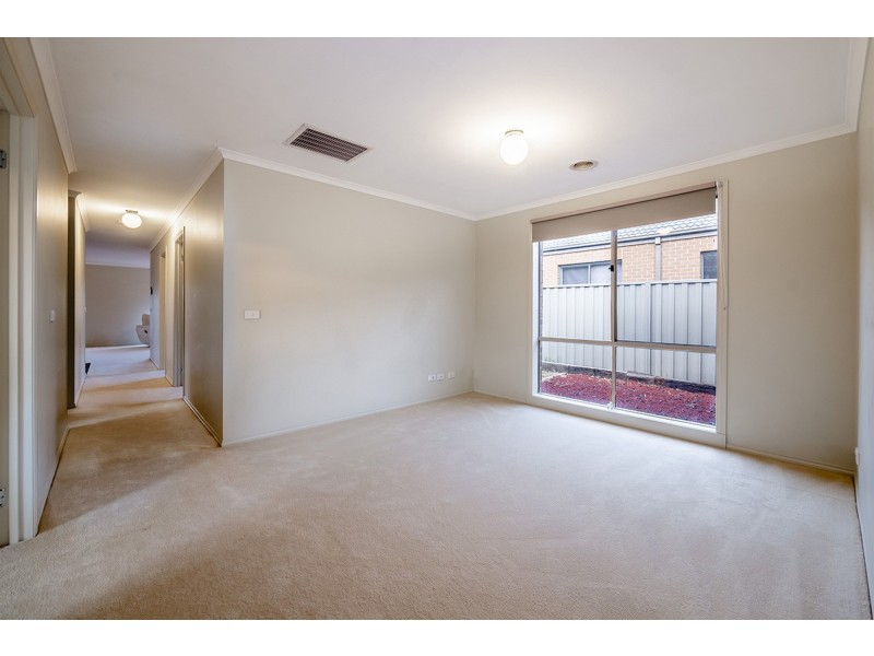 4 Monmouth Road, Cranbourne East VIC 3977