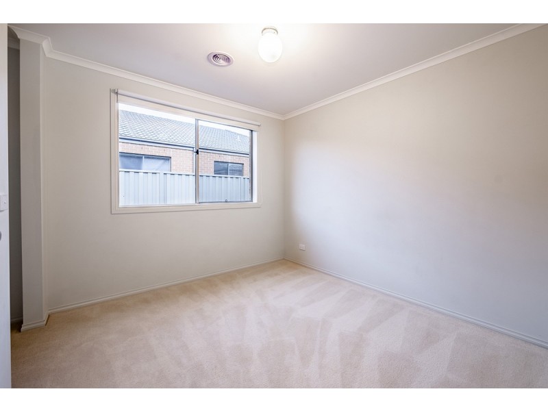 4 Monmouth Road, Cranbourne East VIC 3977