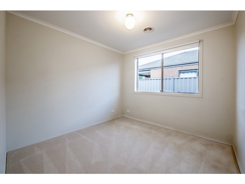 4 Monmouth Road, Cranbourne East VIC 3977