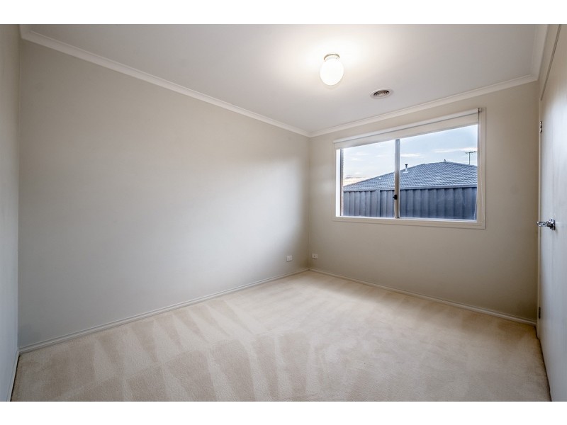 4 Monmouth Road, Cranbourne East VIC 3977