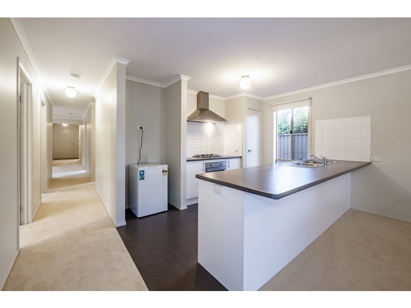 4 Monmouth Road, Cranbourne East VIC 3977