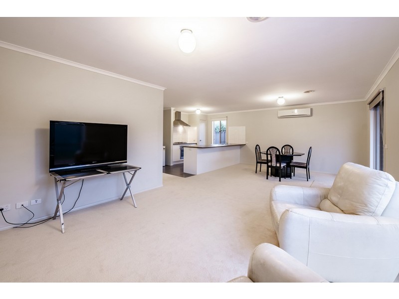 4 Monmouth Road, Cranbourne East VIC 3977