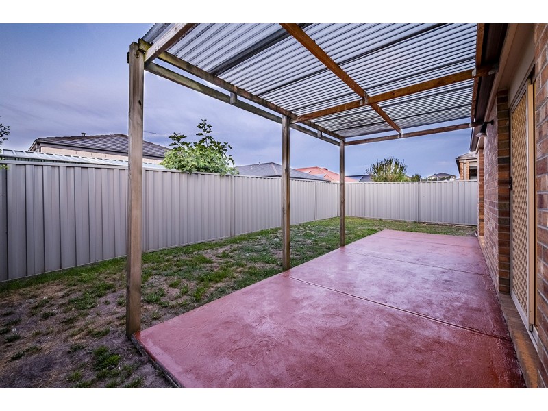 4 Monmouth Road, Cranbourne East VIC 3977