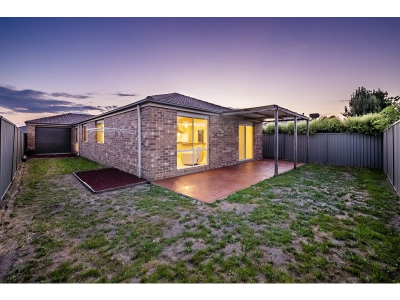 4 Monmouth Road, Cranbourne East VIC 3977