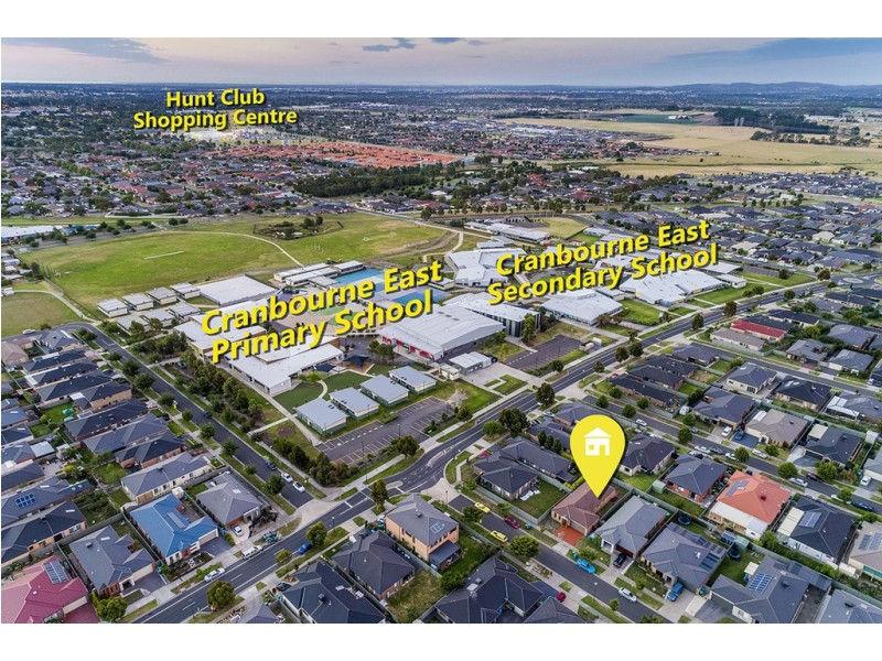 4 Monmouth Road, Cranbourne East VIC 3977