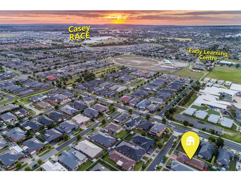 4 Monmouth Road, Cranbourne East VIC 3977