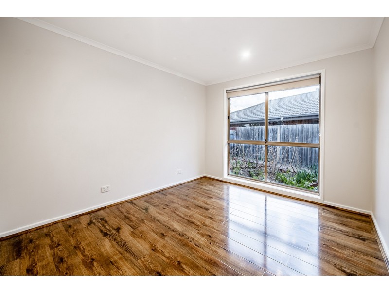 13 Frances Crescent, Cranbourne North VIC 3977