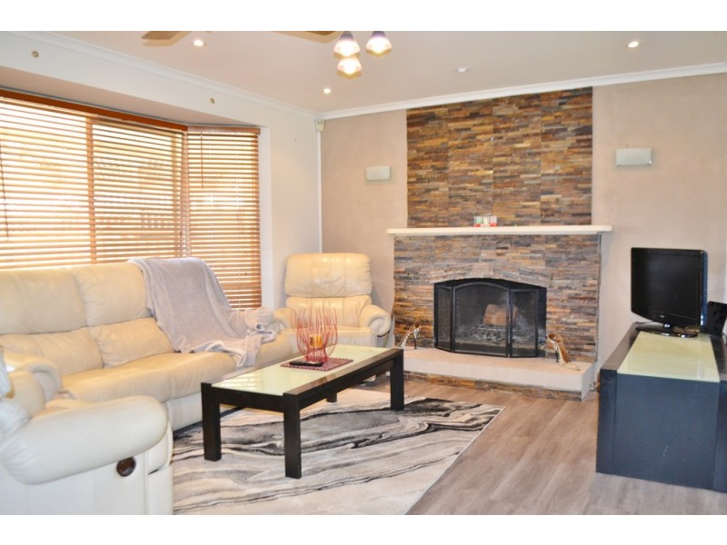 7 Ruffles Court, Cranbourne West VIC 3977