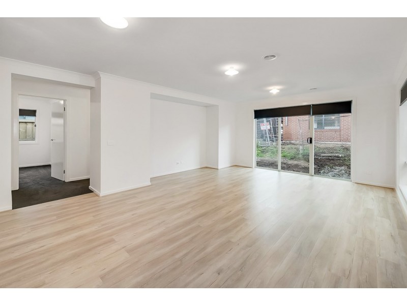 220 Duff Street, Cranbourne West VIC 3977