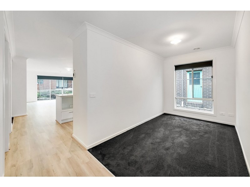 220 Duff Street, Cranbourne West VIC 3977
