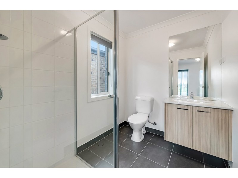 220 Duff Street, Cranbourne West VIC 3977