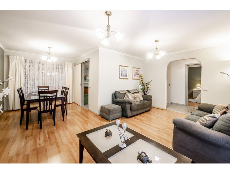 15 Lansell Drive, Cranbourne North VIC 3977