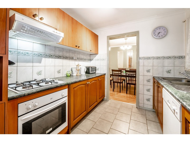 15 Lansell Drive, Cranbourne North VIC 3977