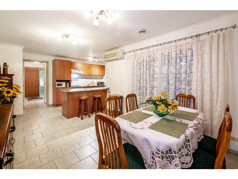 15 Lansell Drive, Cranbourne North VIC 3977