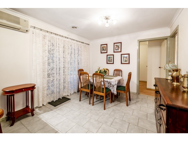 15 Lansell Drive, Cranbourne North VIC 3977