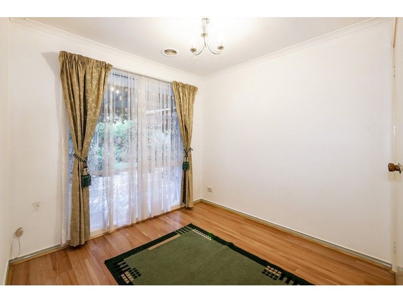 15 Lansell Drive, Cranbourne North VIC 3977