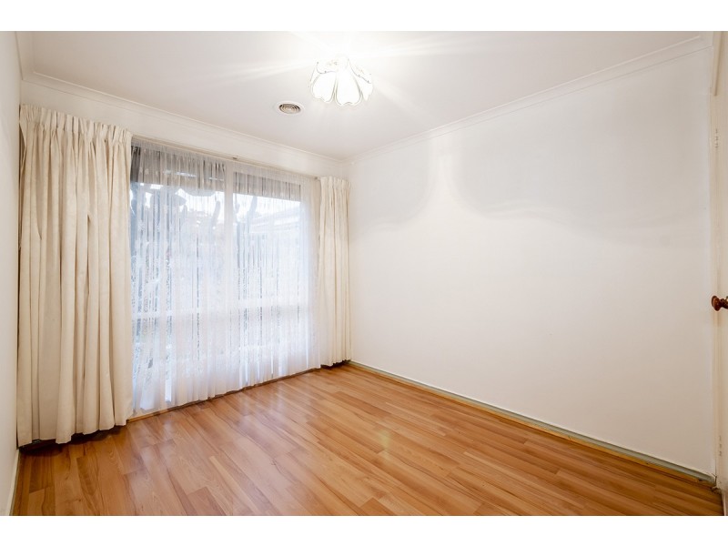 15 Lansell Drive, Cranbourne North VIC 3977