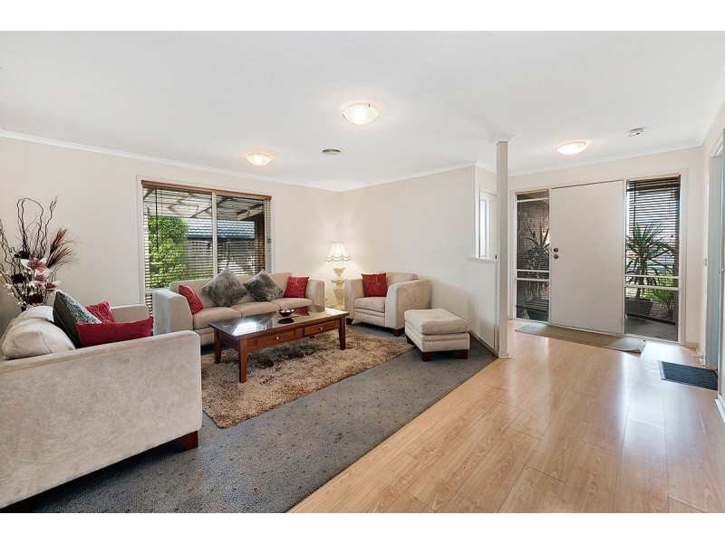 82 Amberly Park Drive, Narre Warren South VIC 3805