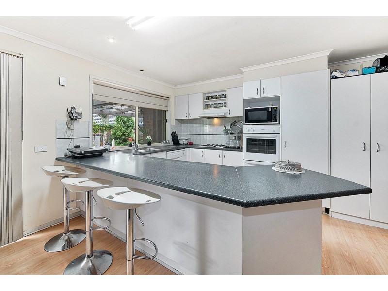 82 Amberly Park Drive, Narre Warren South VIC 3805