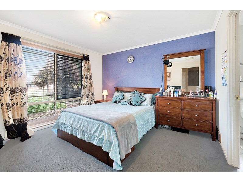 82 Amberly Park Drive, Narre Warren South VIC 3805