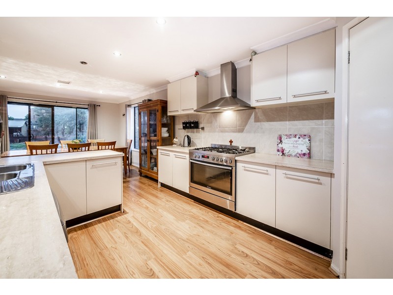 14 Hal Porter Terrace, Lynbrook VIC 3975