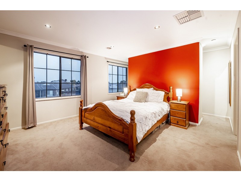 14 Hal Porter Terrace, Lynbrook VIC 3975