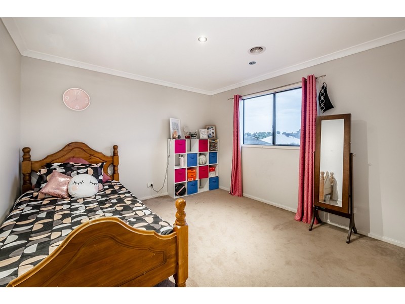 14 Hal Porter Terrace, Lynbrook VIC 3975