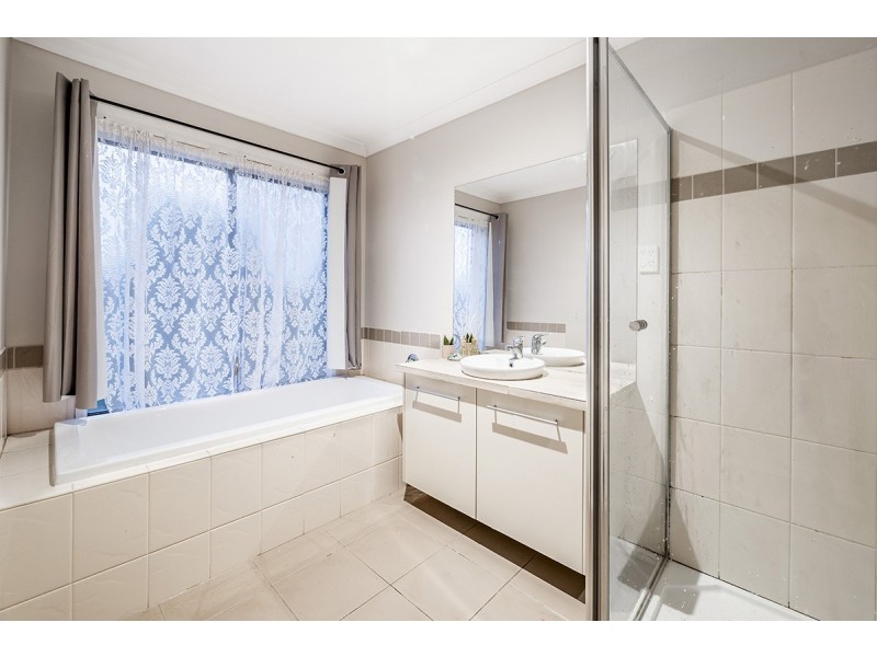14 Hal Porter Terrace, Lynbrook VIC 3975