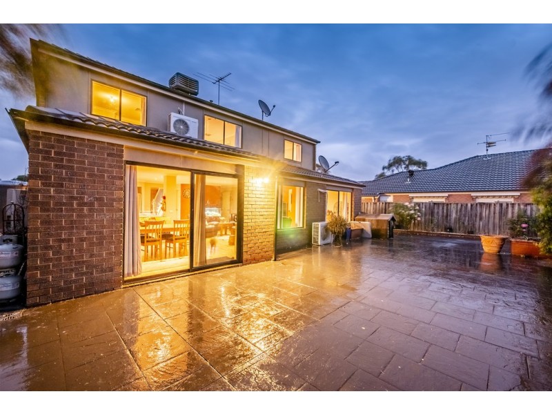 14 Hal Porter Terrace, Lynbrook VIC 3975
