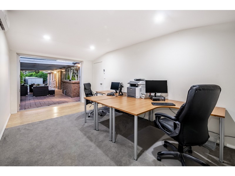 17 Balook Court, Cranbourne North VIC 3977