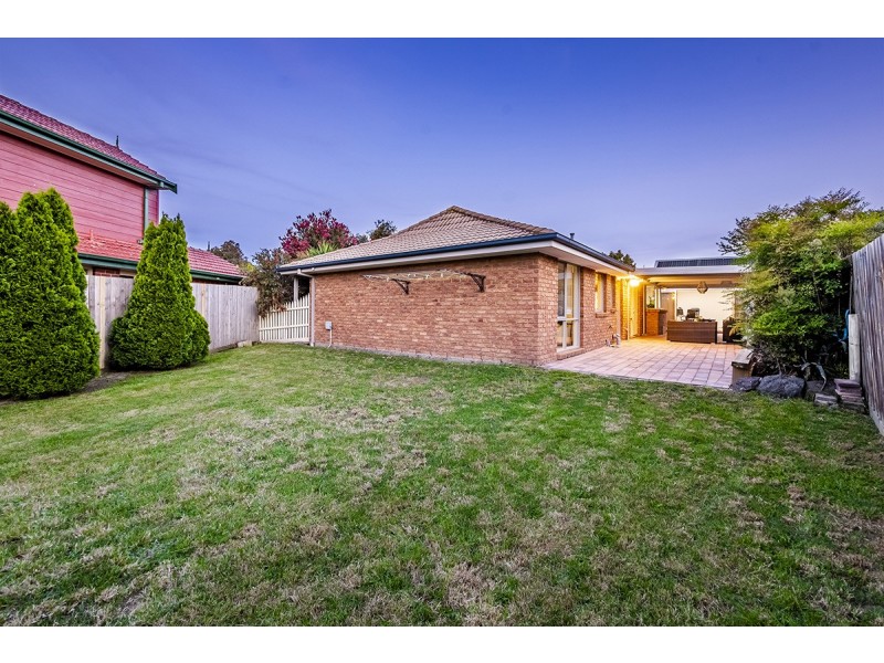 17 Balook Court, Cranbourne North VIC 3977