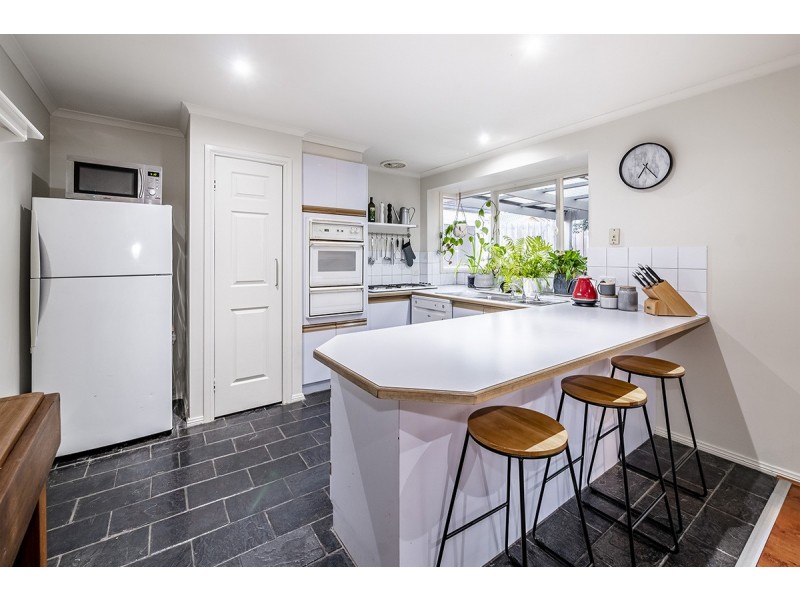 17 Balook Court, Cranbourne North VIC 3977